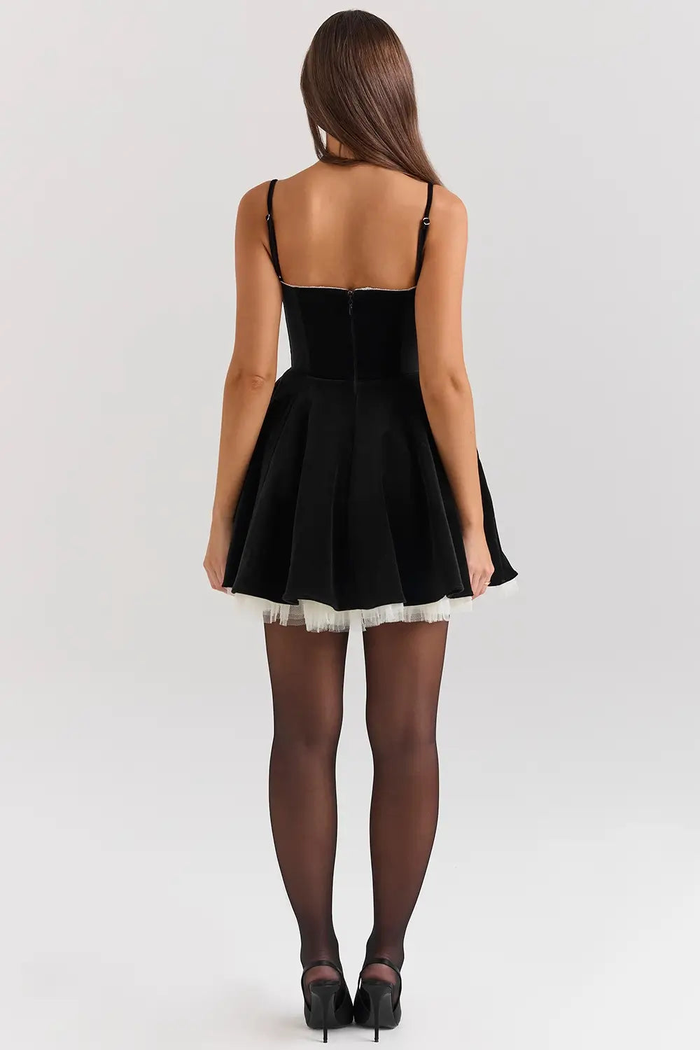 Vestido Corto Negro de Terciopelo – Modelo Cloe