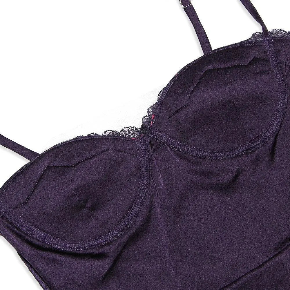 Modelo usando vestido largo floral Primrose Elegance.