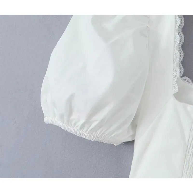 Modelo usando corset blanco de algodón con mangas bufantes – Veliara