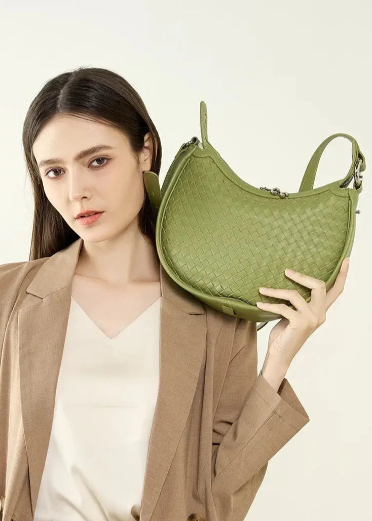 Bolso hobo trenzado verde sofisticado de cuero legítimo – Modelo Lunaria