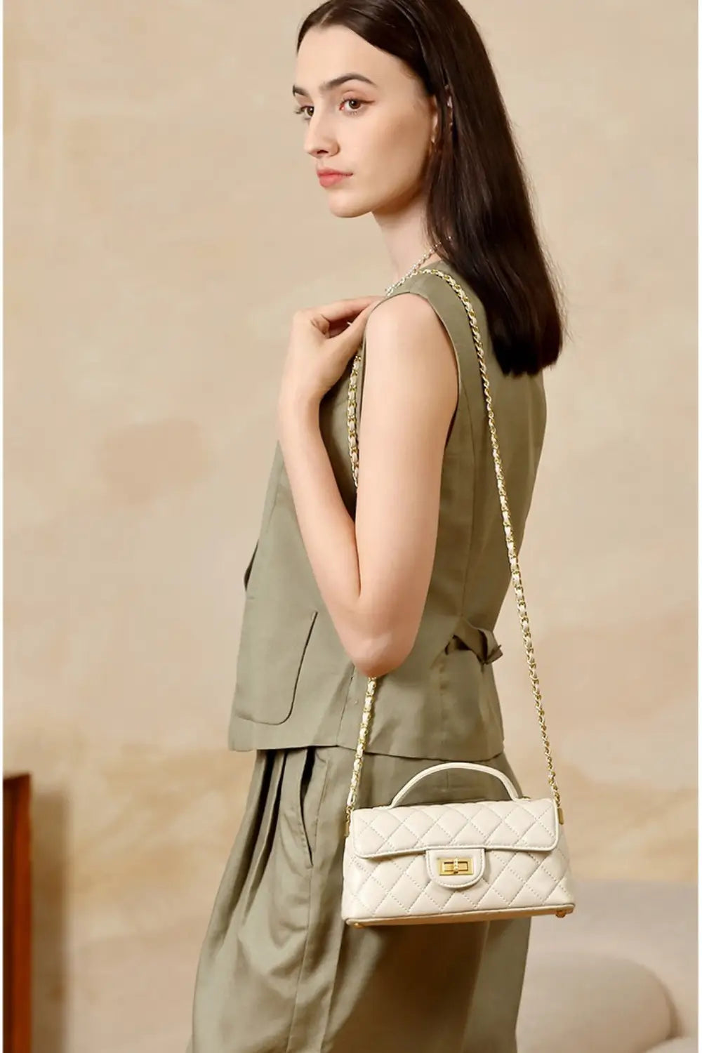 Bolso acolchado beige sofisticado de cuero legítimo – Modelo Margot