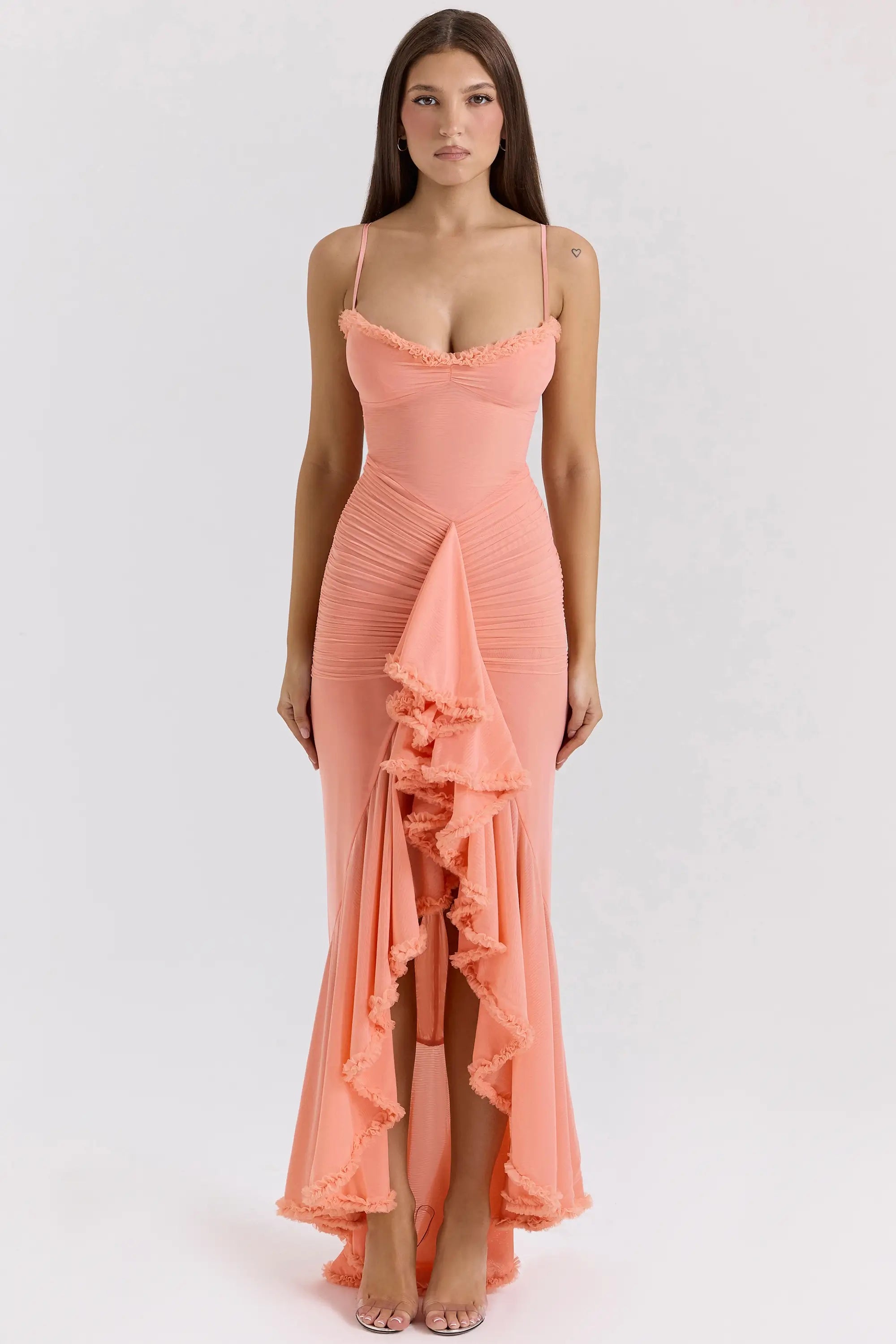 Vestido largo Durazno elegante para boda, graduación o fiesta formal. Diseño con escote en V y cintura alta. Ideal para invitadas modernas. Disponible en Veliara Store, estilo tipo Shein, vestido fiesta, vestido sexy, vestido novia, vestido blanco y moldeadores.