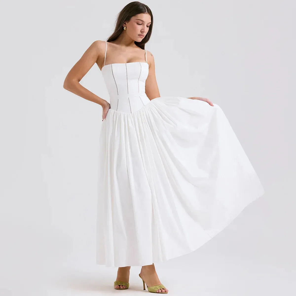 Modelo usando vestido blanco midi con corset para boda civil – Katherine