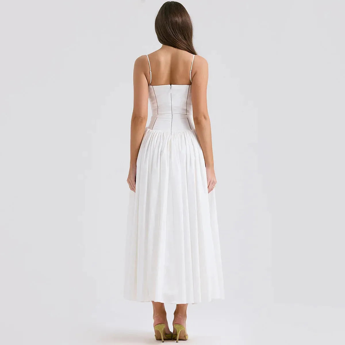 Modelo usando vestido blanco midi con corset para boda civil – Katherine